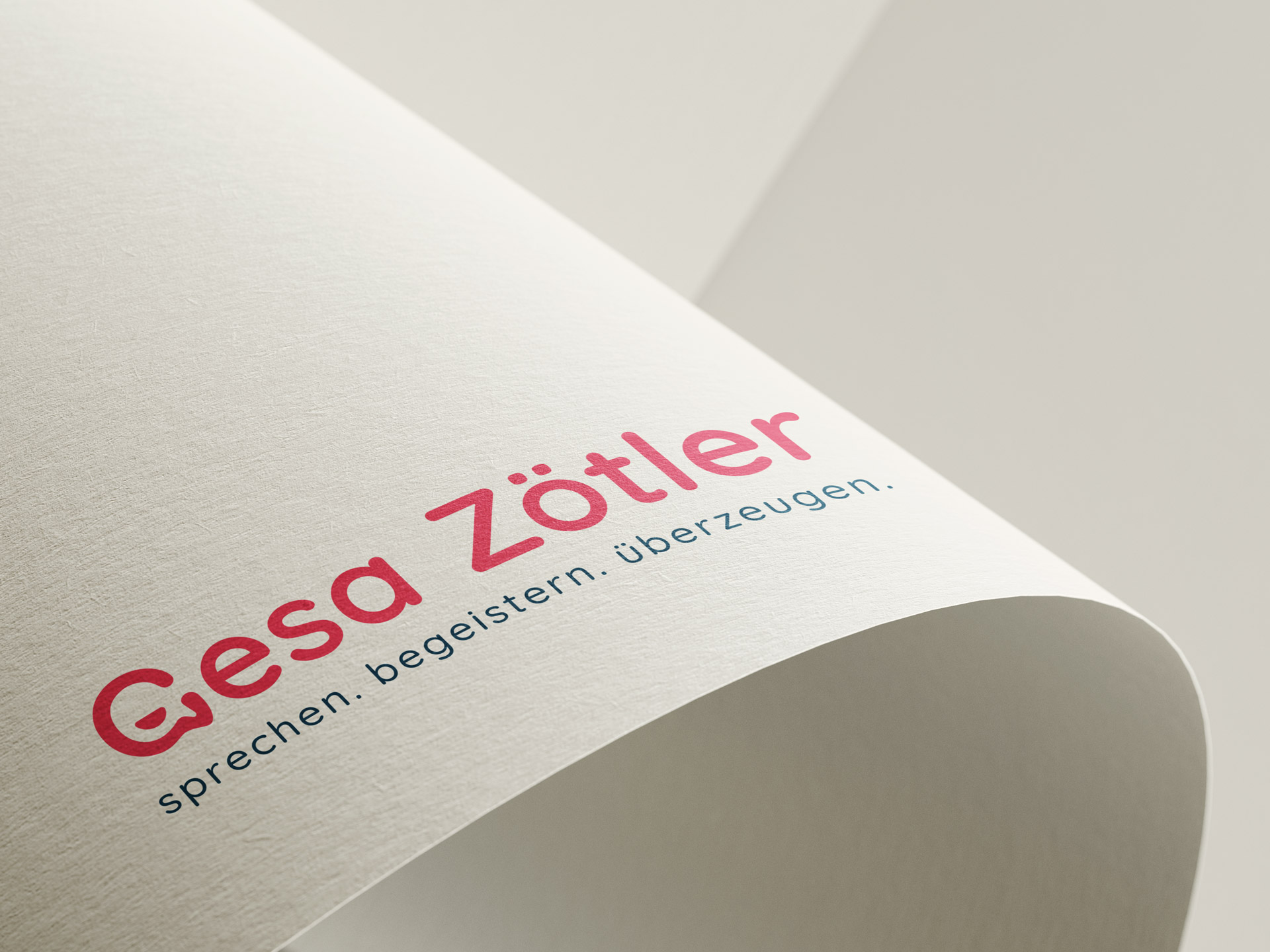 Logo Gesa Zötler Wort-Bildmarke inkl. Claim gedruckt auf weißem Naturpapier